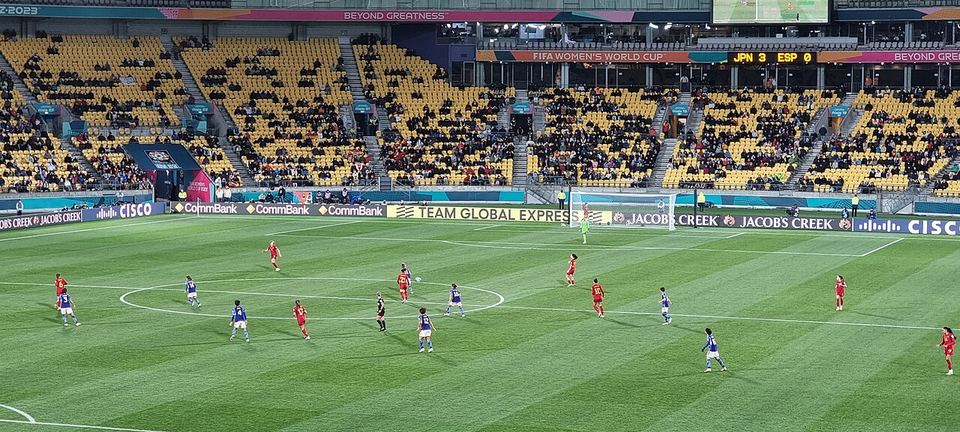 乐鱼体育 · 夜赛现场